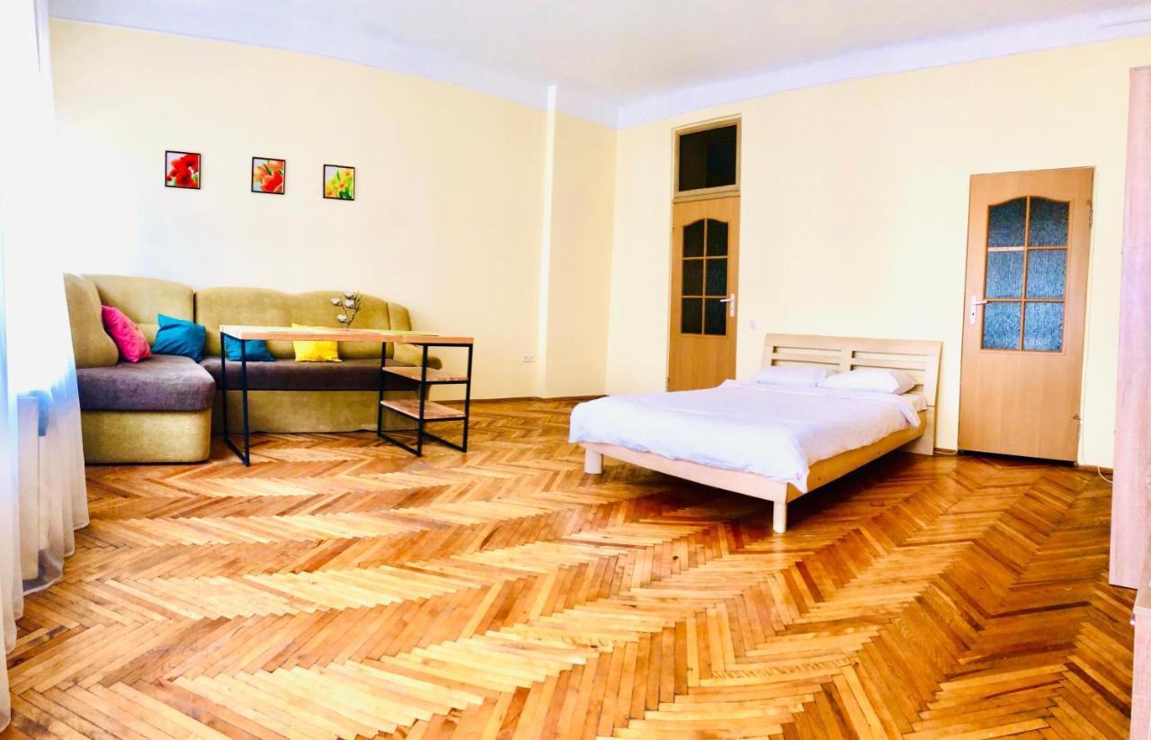 Apartment Near Opera On Horodotska 11 Leopoli Esterno foto